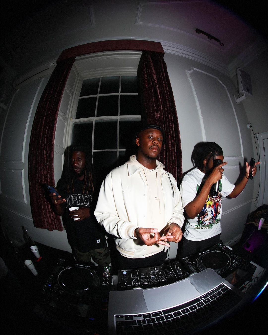 Equinox dj jukess